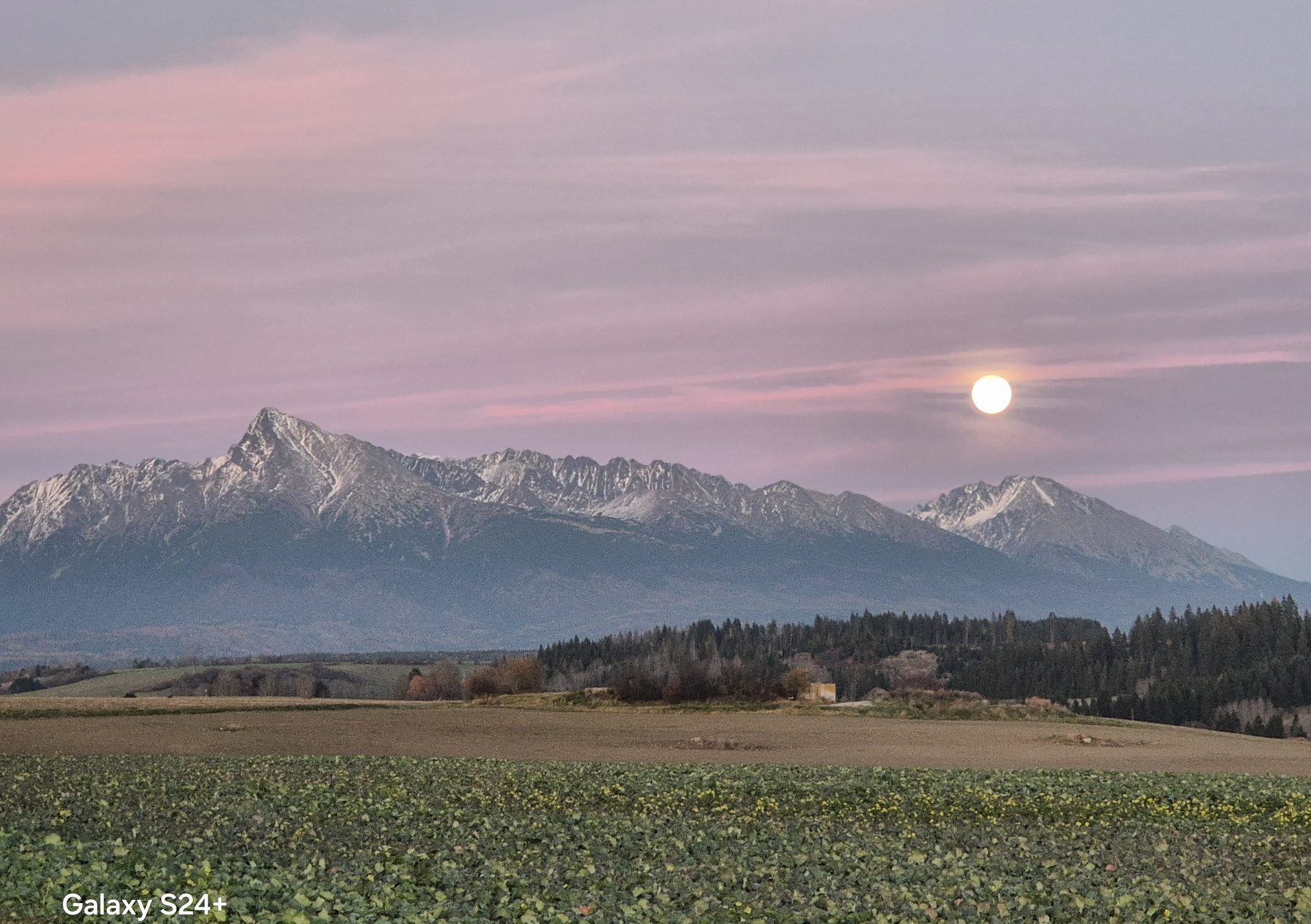 Tatry pri západe slnka